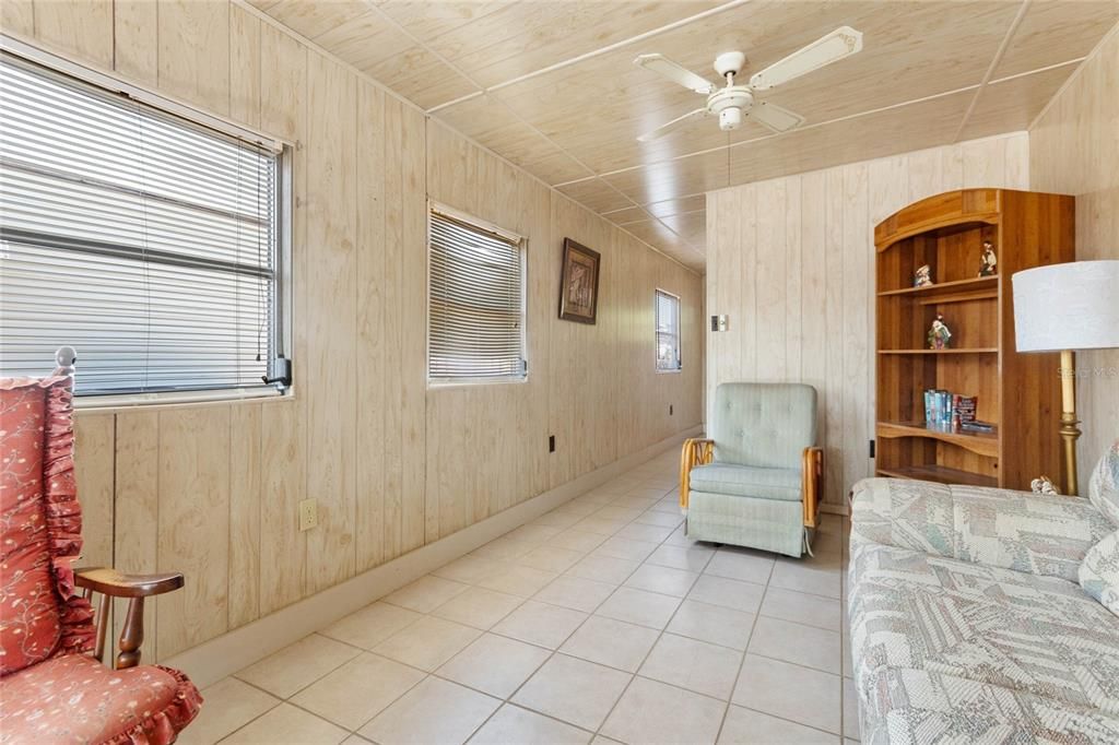 For Sale: $110,000 (1 beds, 1 baths, 644 Square Feet)