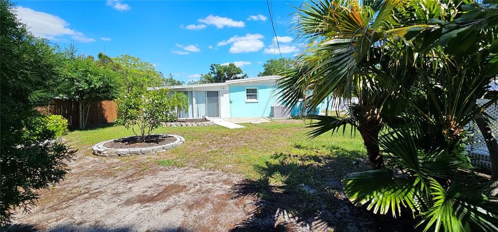 Recently Sold: $325,000 (3 beds, 2 baths, 913 Square Feet)