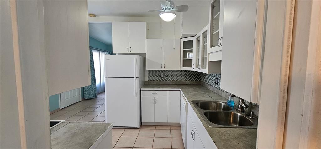 Recently Sold: $325,000 (3 beds, 2 baths, 913 Square Feet)