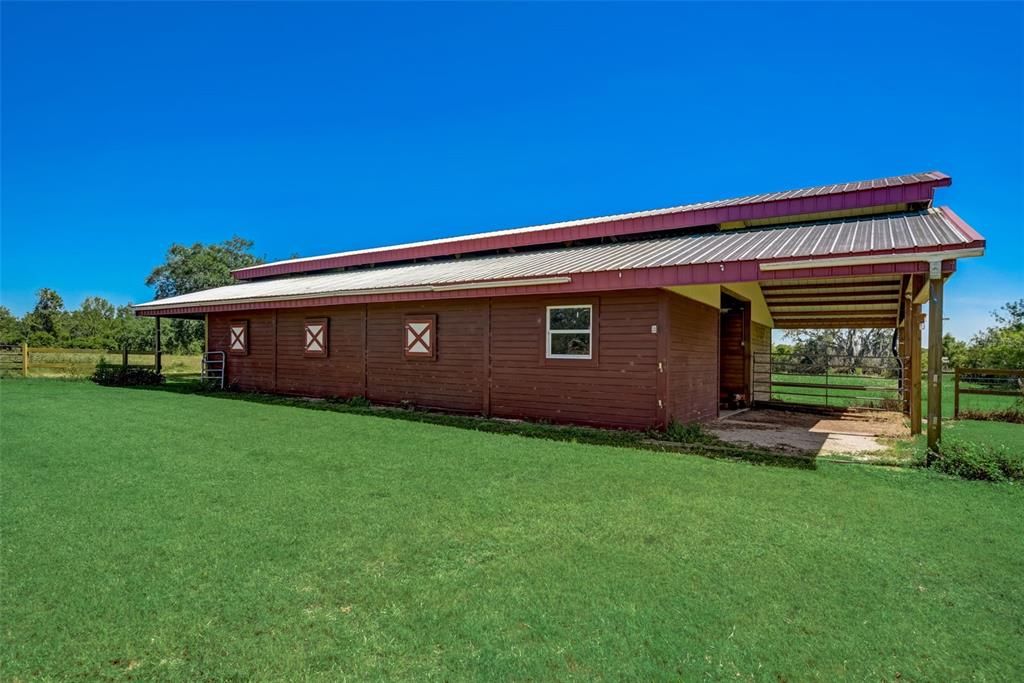 6 stall horse barn