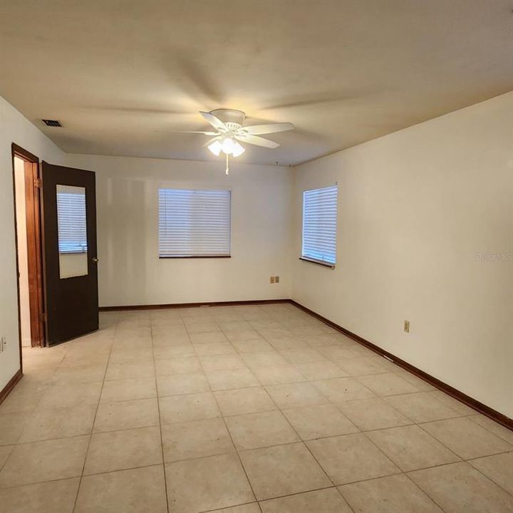 For Rent: $2,200 (3 beds, 2 baths, 1600 Square Feet)