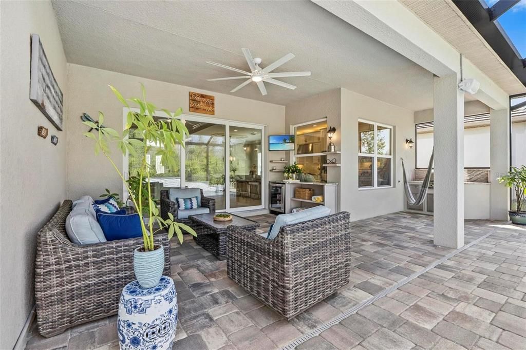 Recently Sold: $1,085,000 (4 beds, 4 baths, 2987 Square Feet)