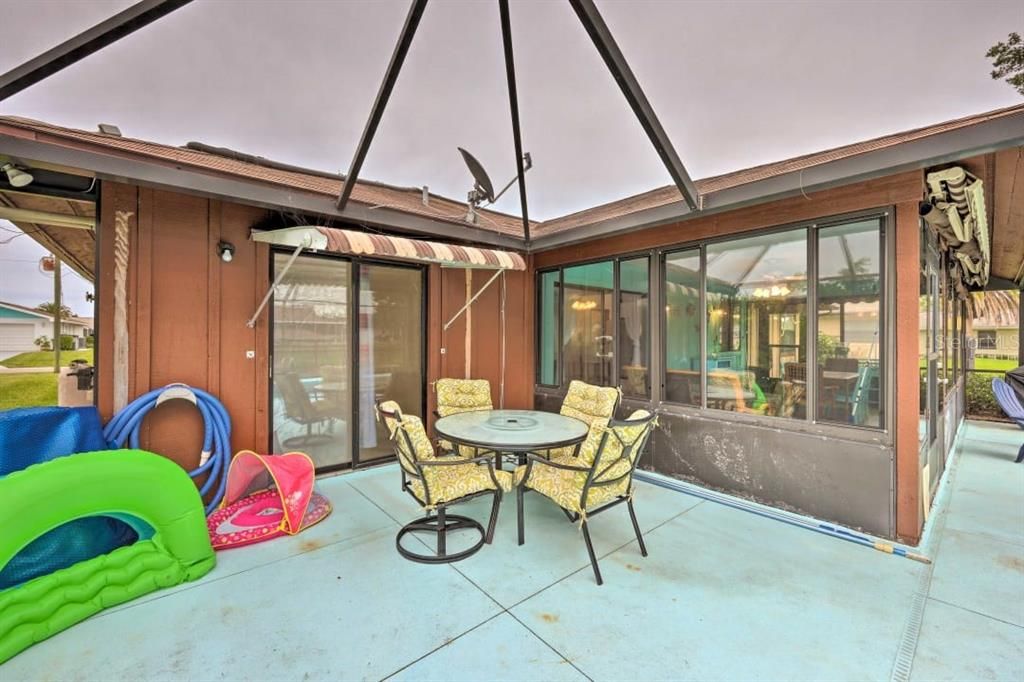 Active With Contract: $565,000 (3 beds, 2 baths, 2154 Square Feet)