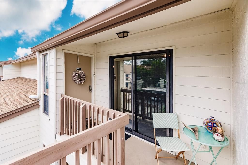 For Sale: $374,900 (2 beds, 2 baths, 1031 Square Feet)