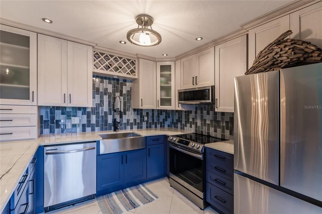 For Sale: $374,900 (2 beds, 2 baths, 1031 Square Feet)