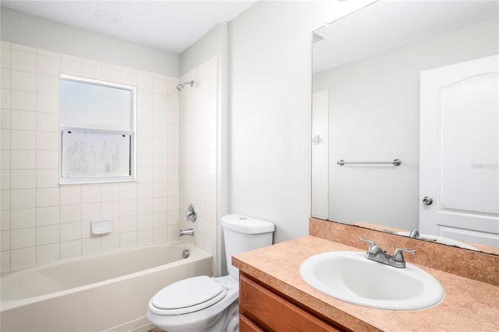 Active With Contract: $315,000 (3 beds, 2 baths, 1431 Square Feet)