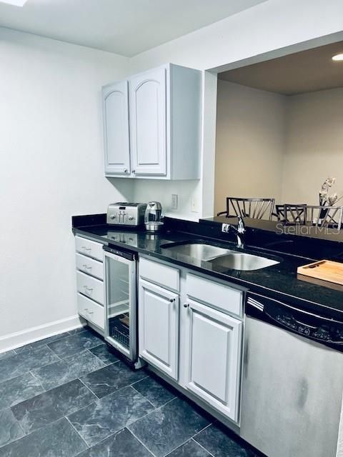 For Rent: $2,130 (2 beds, 1 baths, 830 Square Feet)