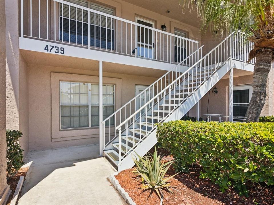 For Sale: $169,000 (2 beds, 2 baths, 935 Square Feet)