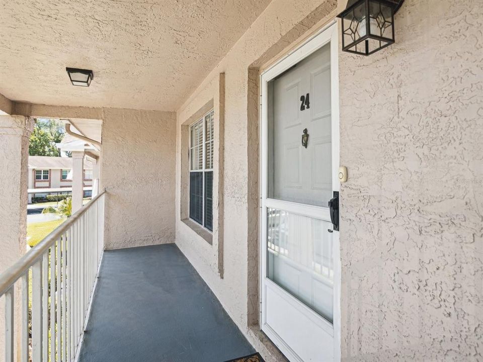 Active With Contract: $169,000 (2 beds, 2 baths, 935 Square Feet)