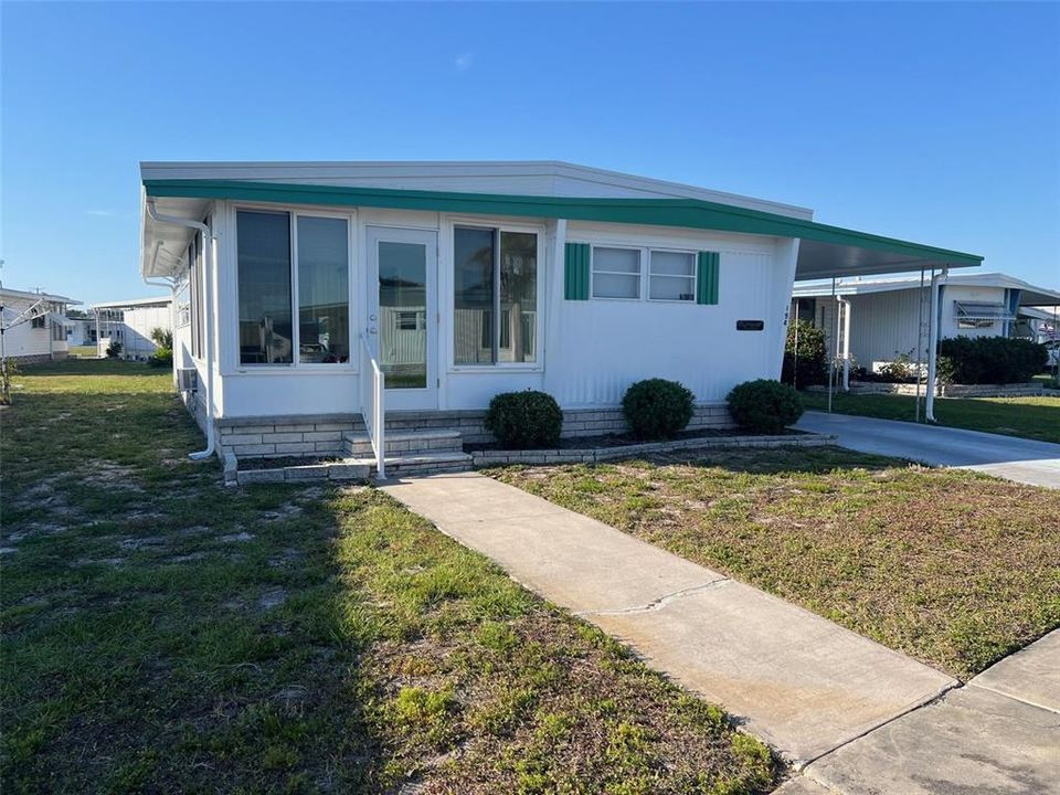 For Sale: $119,900 (2 beds, 2 baths, 960 Square Feet)