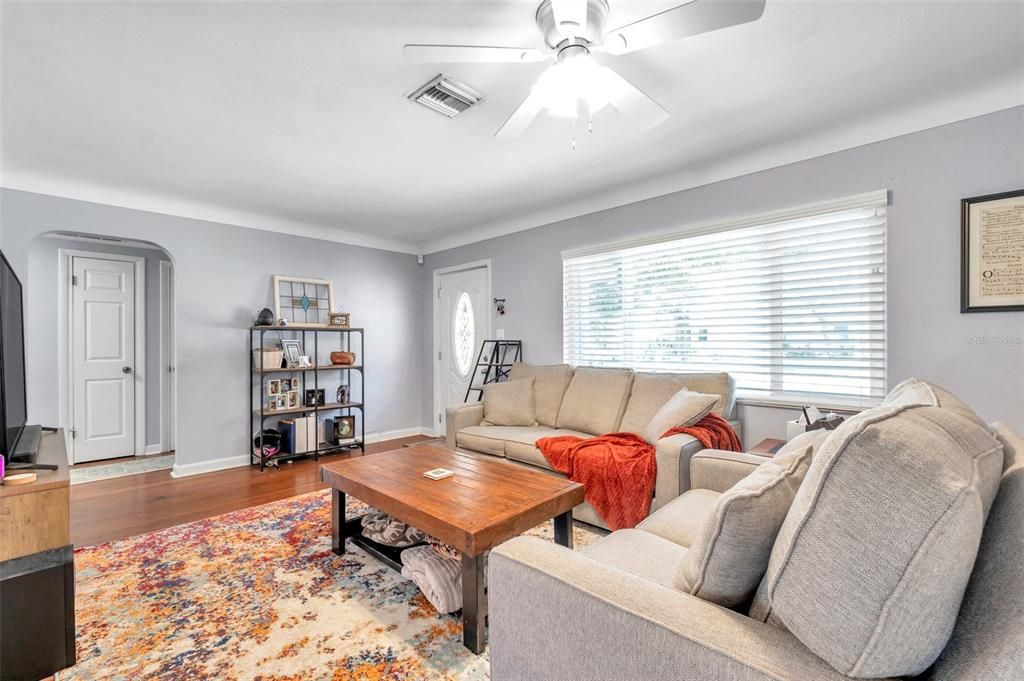 Recently Sold: $550,000 (3 beds, 2 baths, 1404 Square Feet)