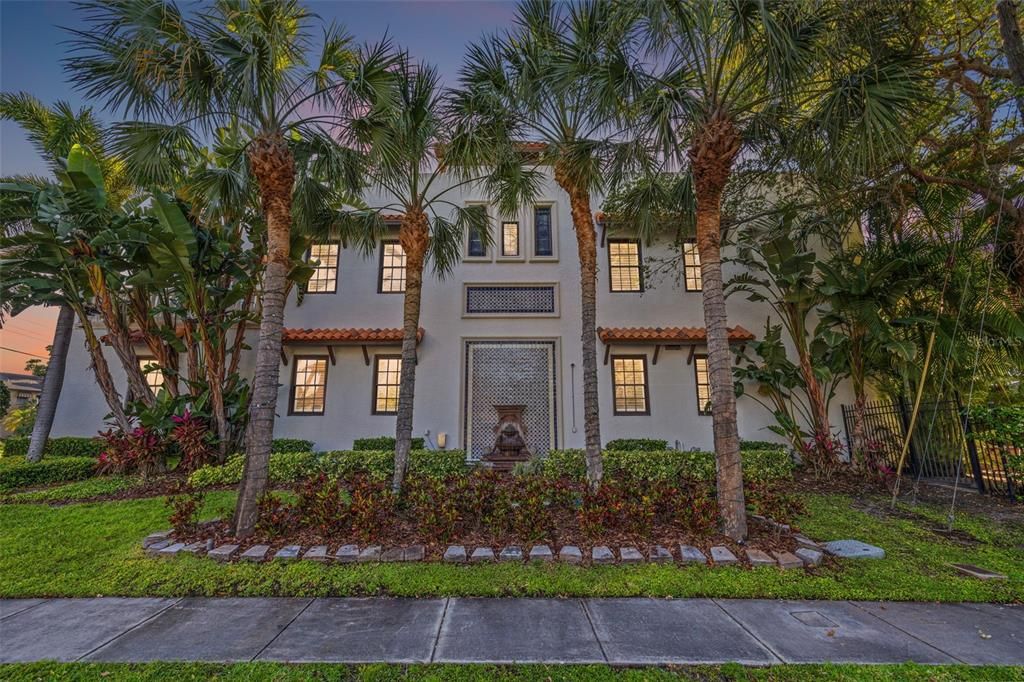 For Sale: $3,695,000 (6 beds, 4 baths, 4843 Square Feet)