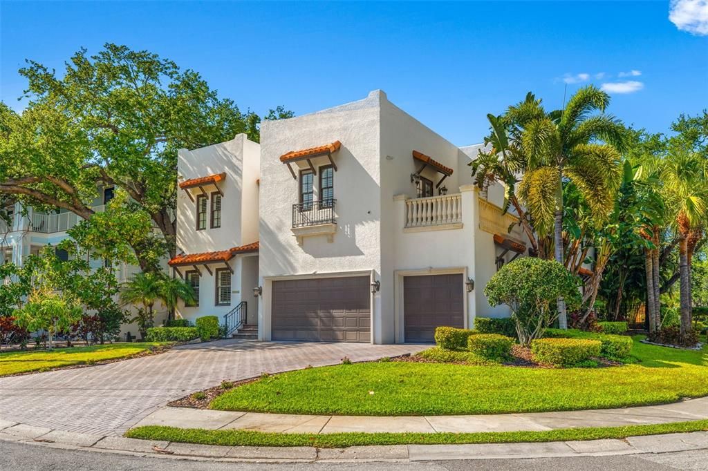 For Sale: $3,695,000 (6 beds, 4 baths, 4843 Square Feet)