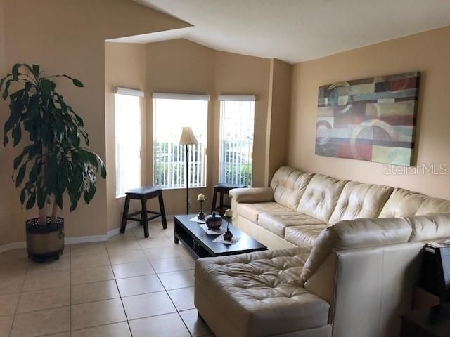 For Rent: $2,800 (3 beds, 2 baths, 2019 Square Feet)