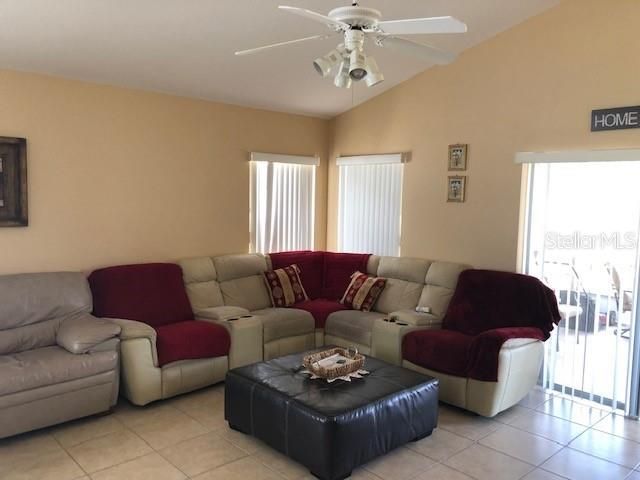 For Rent: $2,800 (3 beds, 2 baths, 2019 Square Feet)