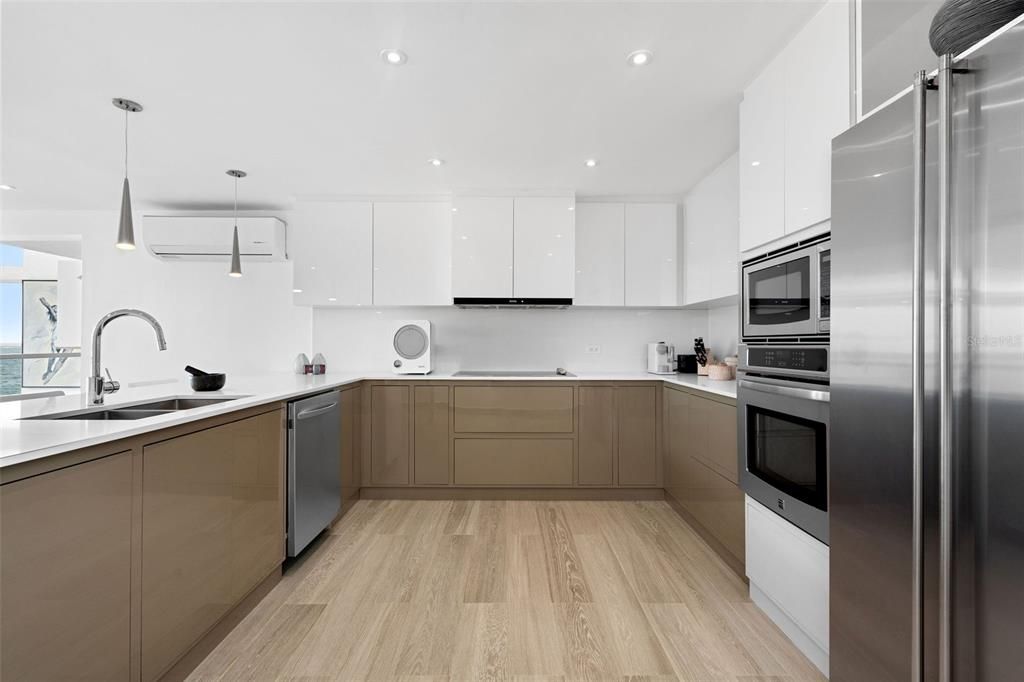 Active With Contract: $3,395,000 (5 beds, 5 baths, 4863 Square Feet)