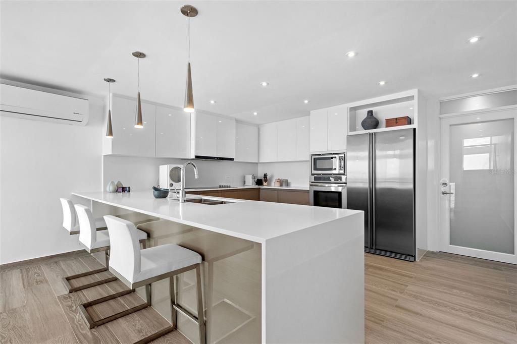 Active With Contract: $3,395,000 (5 beds, 5 baths, 4863 Square Feet)