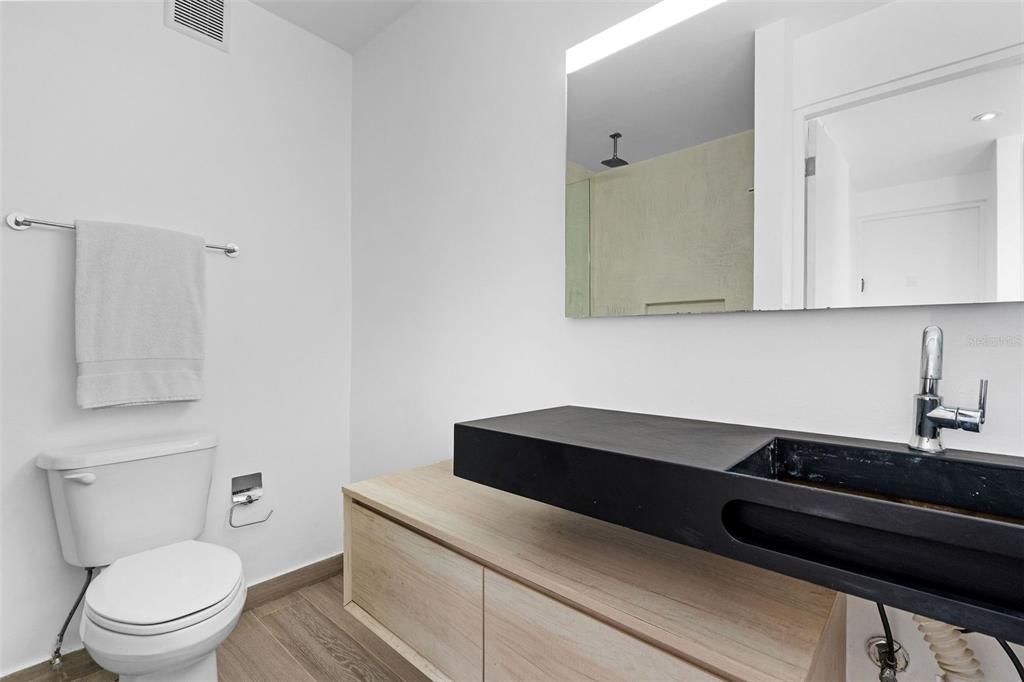 Active With Contract: $3,395,000 (5 beds, 5 baths, 4863 Square Feet)