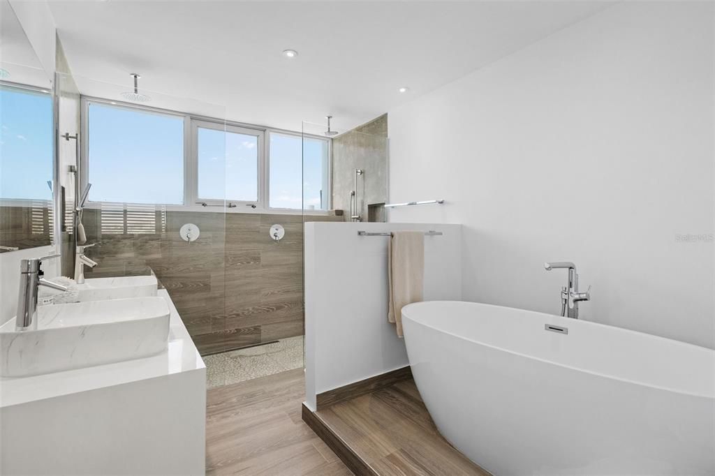 Active With Contract: $3,395,000 (5 beds, 5 baths, 4863 Square Feet)