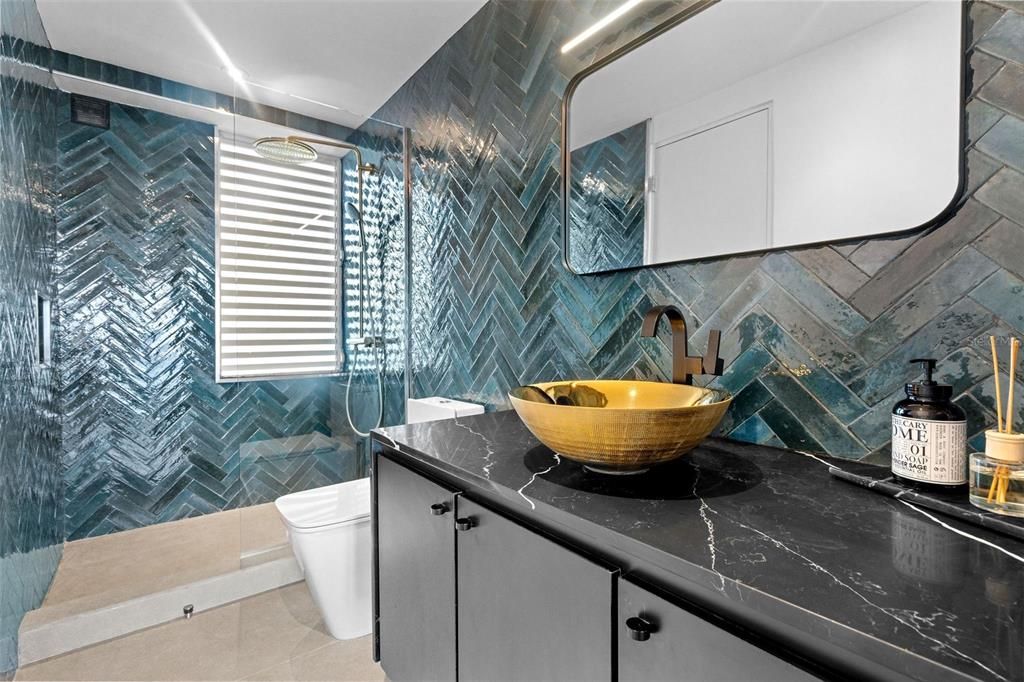 Active With Contract: $3,395,000 (5 beds, 5 baths, 4863 Square Feet)