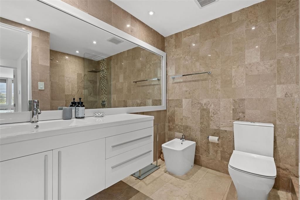 Active With Contract: $3,395,000 (5 beds, 5 baths, 4863 Square Feet)