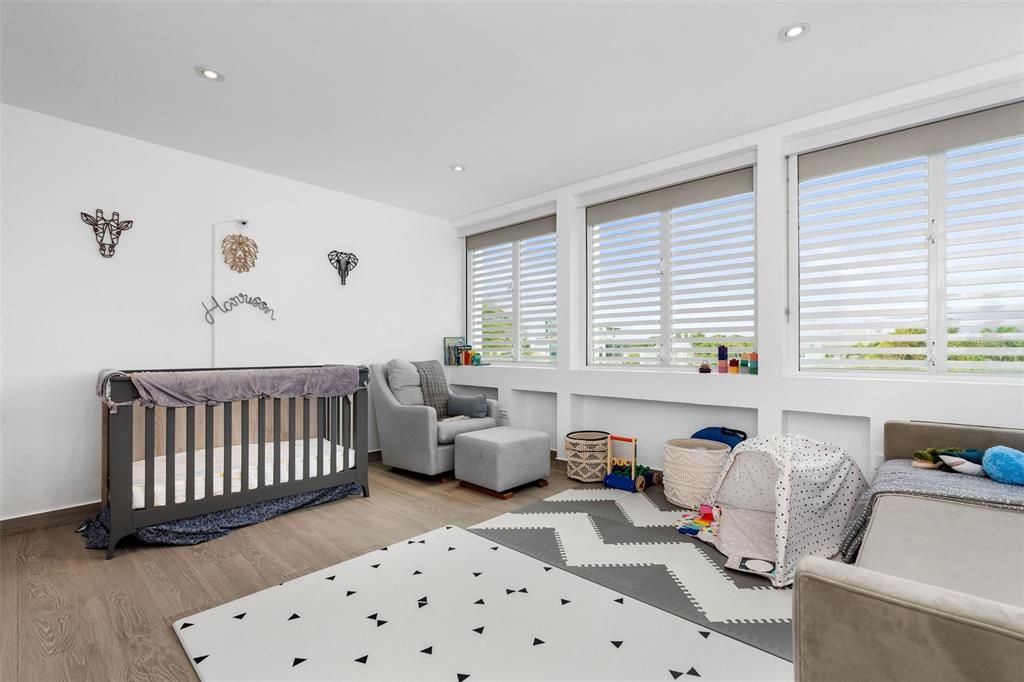 Active With Contract: $3,395,000 (5 beds, 5 baths, 4863 Square Feet)