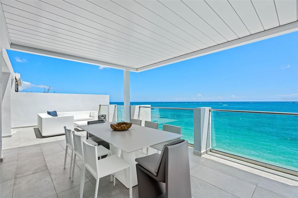 Active With Contract: $3,395,000 (5 beds, 5 baths, 4863 Square Feet)