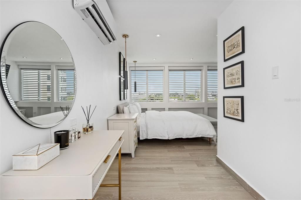 Active With Contract: $3,395,000 (5 beds, 5 baths, 4863 Square Feet)