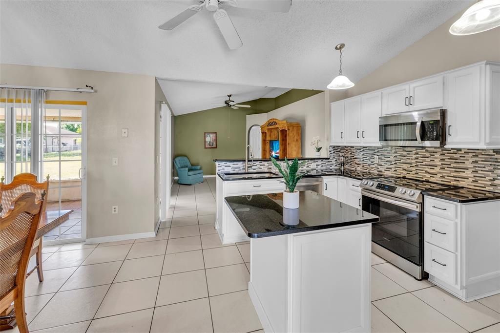 For Sale: $325,000 (4 beds, 2 baths, 1672 Square Feet)