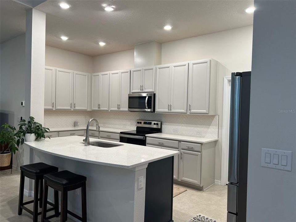For Rent: $3,499 (4 beds, 3 baths, 2392 Square Feet)