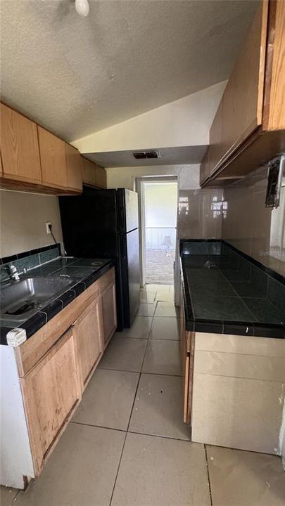 Active With Contract: $235,000 (2 beds, 1 baths, 1099 Square Feet)