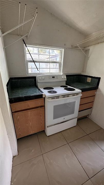 Active With Contract: $235,000 (2 beds, 1 baths, 1099 Square Feet)