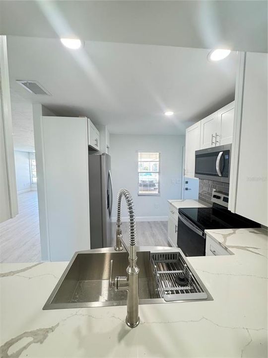 For Rent: $2,400 (2 beds, 2 baths, 1423 Square Feet)