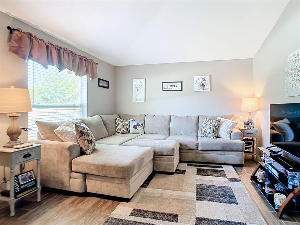 For Sale: $500,000 (3 beds, 2 baths, 1633 Square Feet)