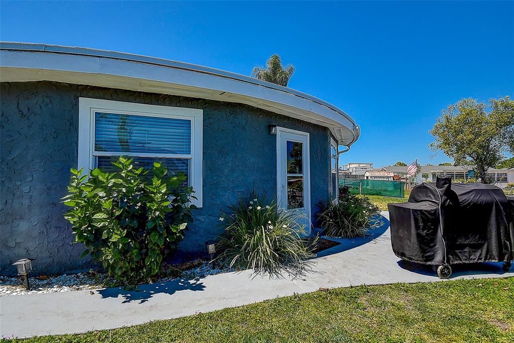For Sale: $335,000 (2 beds, 2 baths, 1746 Square Feet)