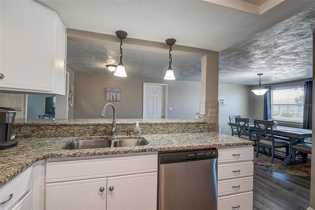 For Sale: $335,000 (2 beds, 2 baths, 1746 Square Feet)