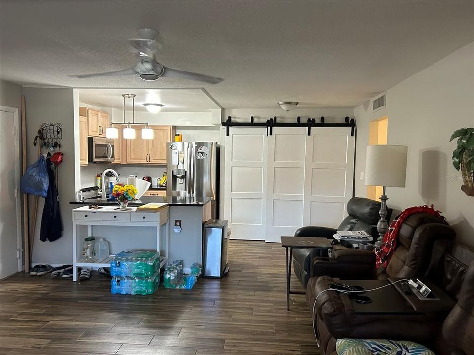 For Sale: $179,000 (3 beds, 2 baths, 1088 Square Feet)