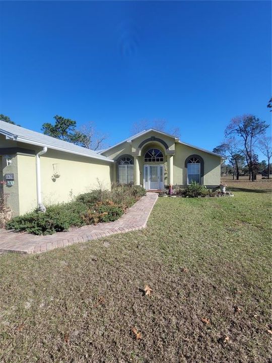 Active With Contract: $1,995 (3 beds, 2 baths, 2005 Square Feet)