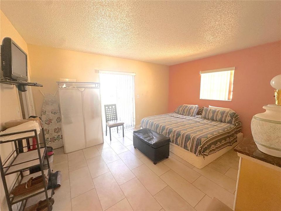 For Sale: $122,000 (1 beds, 1 baths, 672 Square Feet)