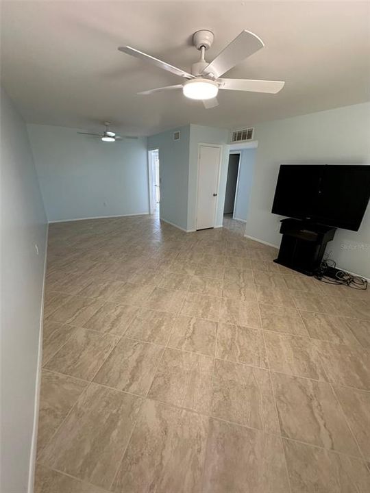 For Rent: $1,650 (1 beds, 1 baths, 910 Square Feet)