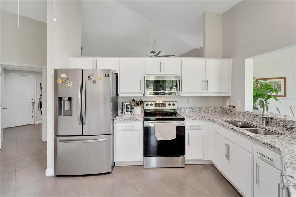 For Sale: $415,900 (2 beds, 2 baths, 1731 Square Feet)