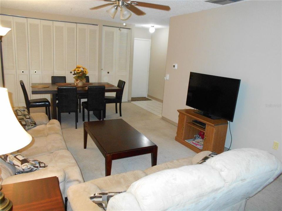 Active With Contract: $2,500 (2 beds, 1 baths, 900 Square Feet)