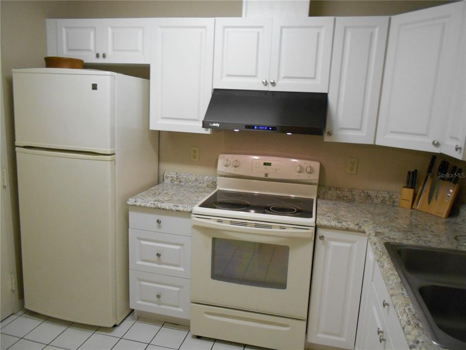For Rent: $1,900 (2 beds, 1 baths, 900 Square Feet)
