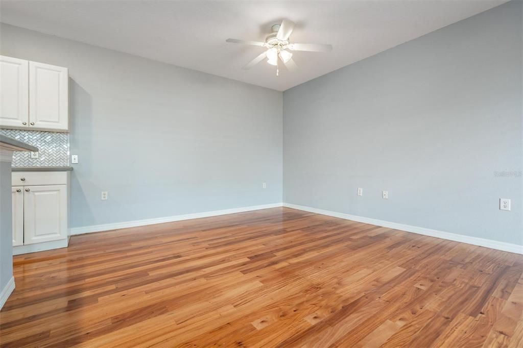 Active With Contract: $3,000 (2 beds, 2 baths, 1378 Square Feet)