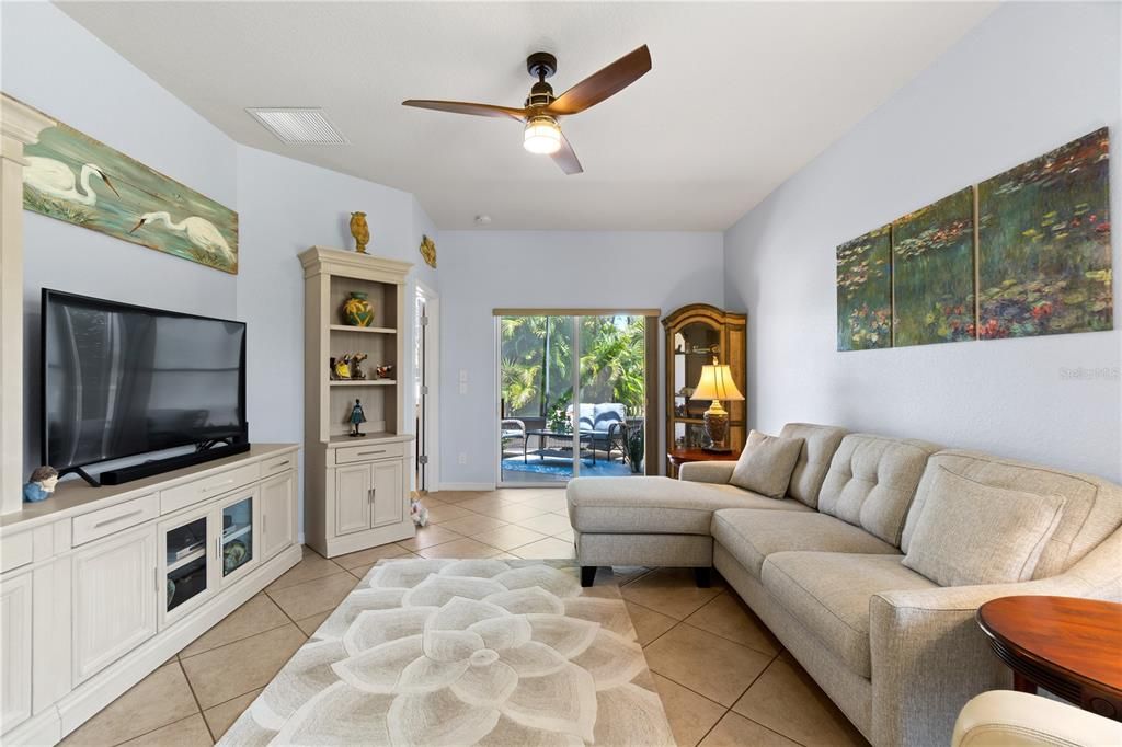 Active With Contract: $369,000 (3 beds, 2 baths, 1271 Square Feet)