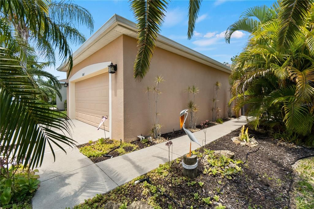 Active With Contract: $369,000 (3 beds, 2 baths, 1271 Square Feet)
