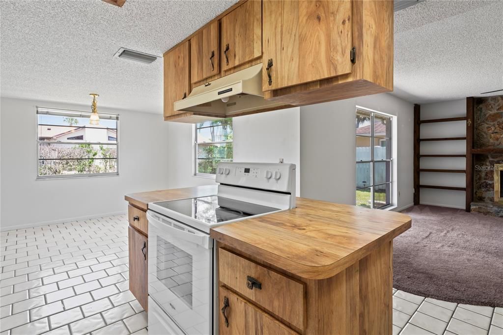 For Sale: $345,000 (2 beds, 2 baths, 1603 Square Feet)