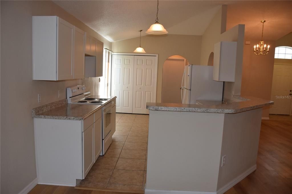 For Rent: $1,750 (3 beds, 2 baths, 1454 Square Feet)