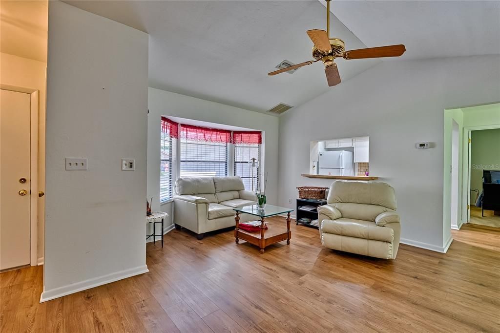 Active With Contract: $282,900 (3 beds, 2 baths, 1136 Square Feet)