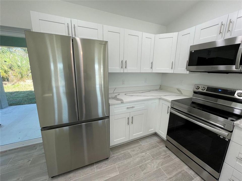 For Sale: $289,999 (3 beds, 2 baths, 1250 Square Feet)